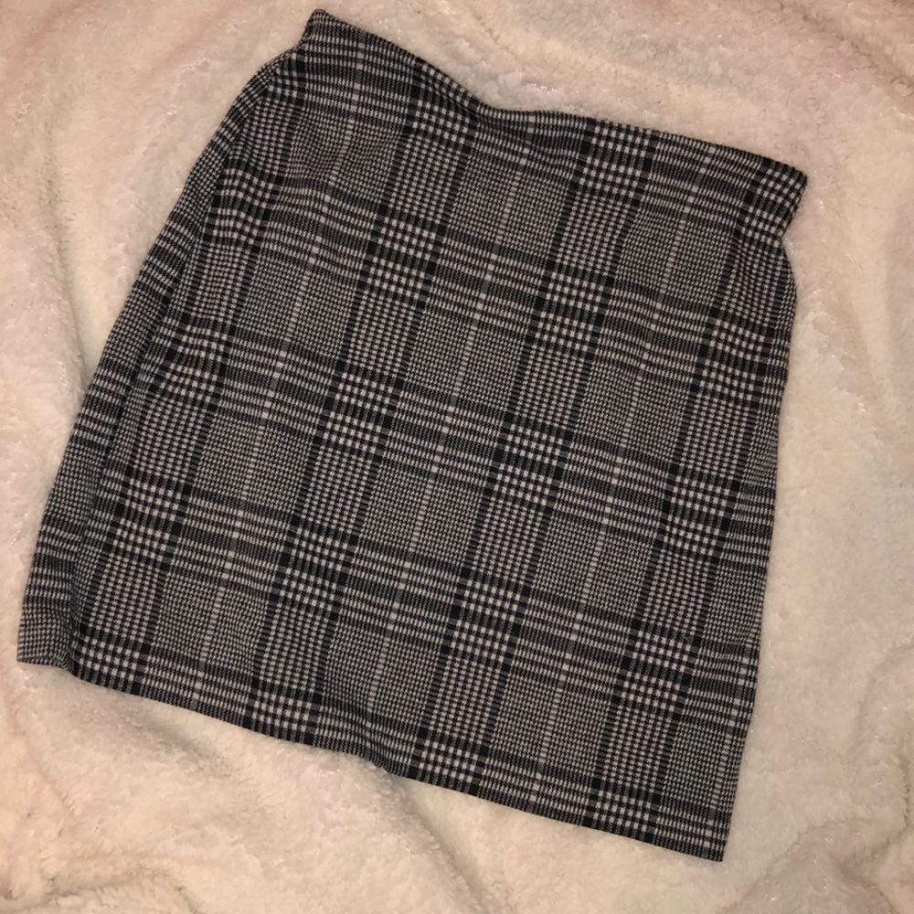 Black & white plaid pencil skirt